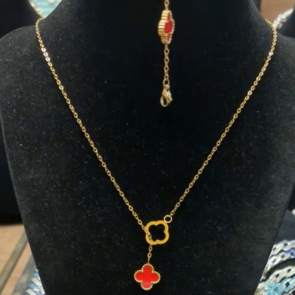 Elegant Gold tone Necklace with Red Clover Pendant